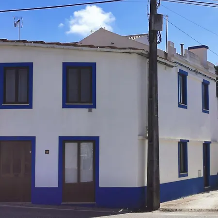 Casa Do Terraco By Madrabica